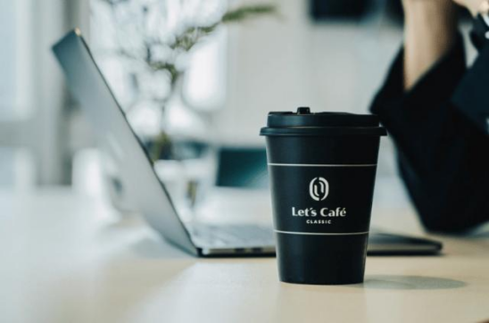 全家Let's Cafe升級全新Logo，它的經(jīng)典廣告比咖啡還香