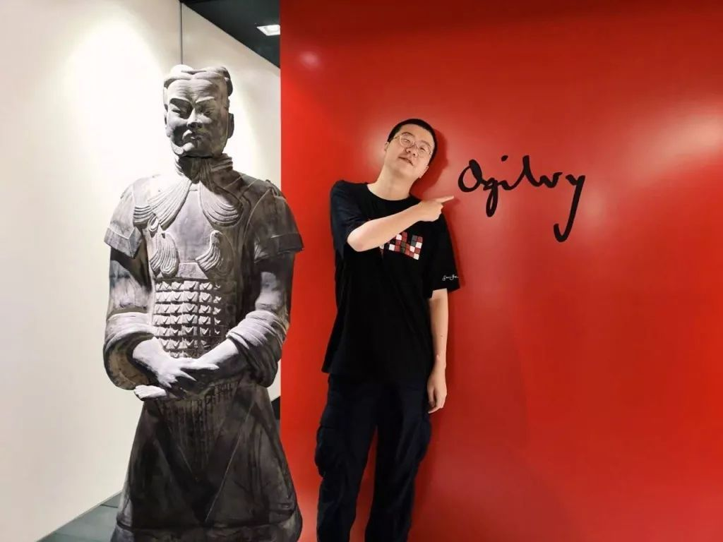 瞞不住了，娛樂(lè)圈這些人之前比我還社畜！