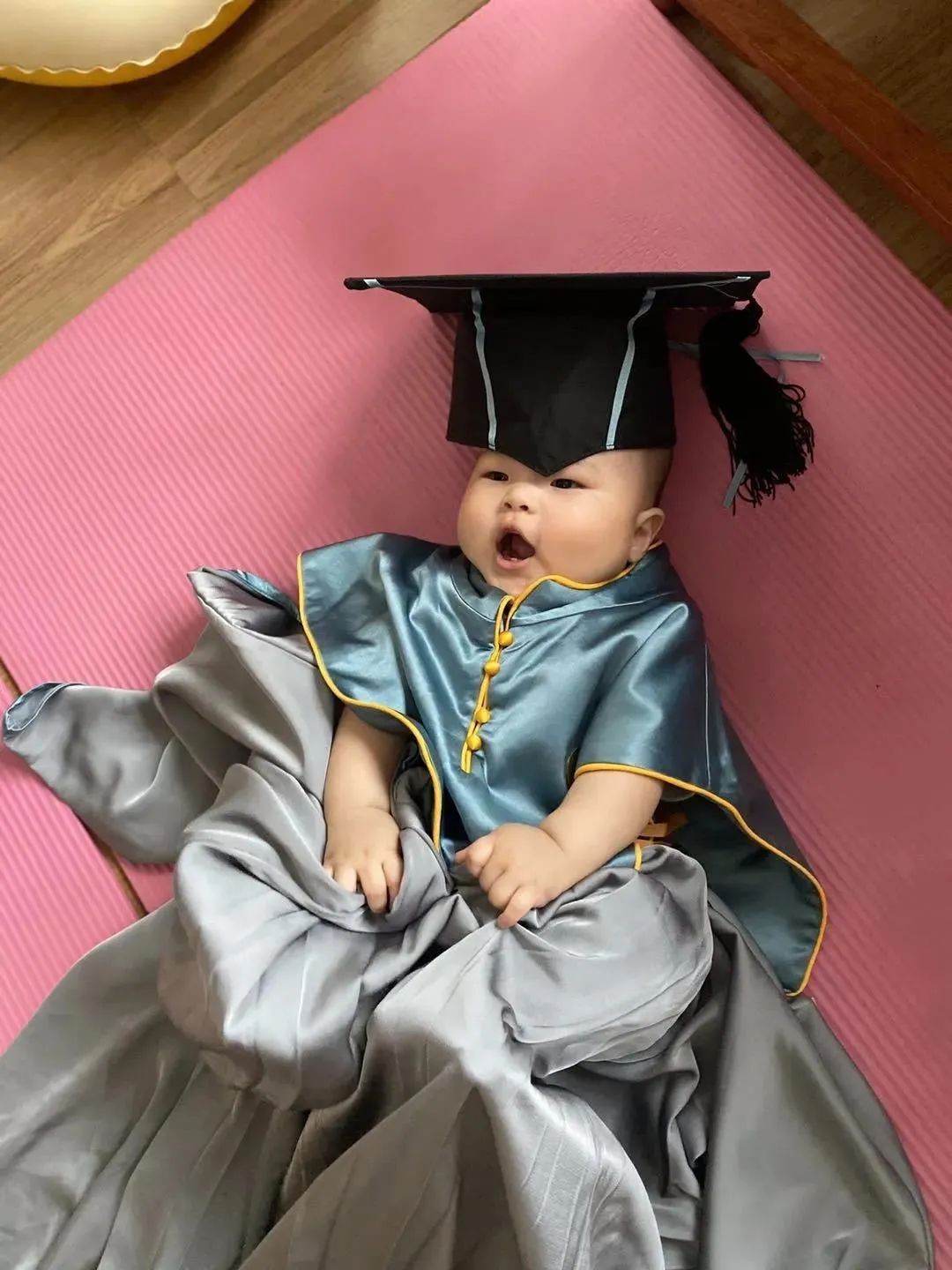 中央美院“學(xué)士服”美上熱搜！網(wǎng)友：這是什么神仙設(shè)計(jì)？