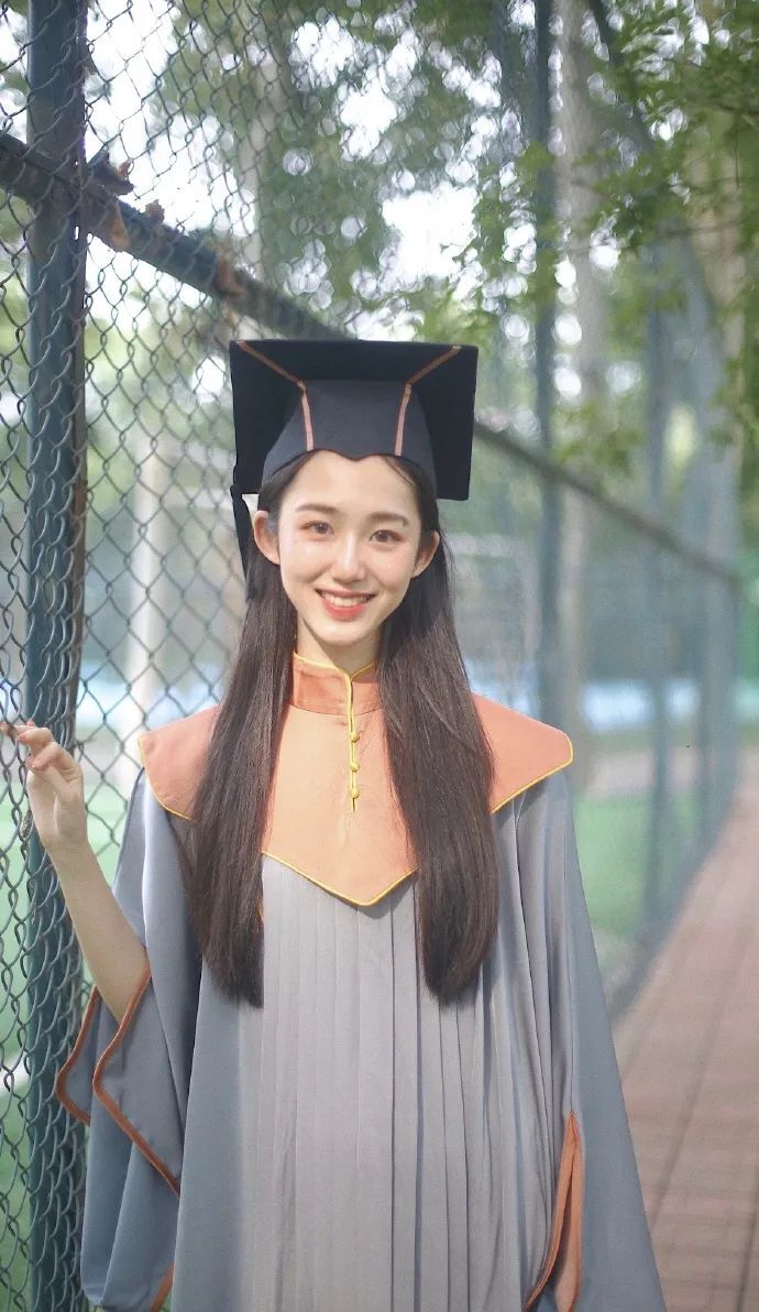 中央美院“學(xué)士服”美上熱搜！網(wǎng)友：這是什么神仙設(shè)計(jì)？