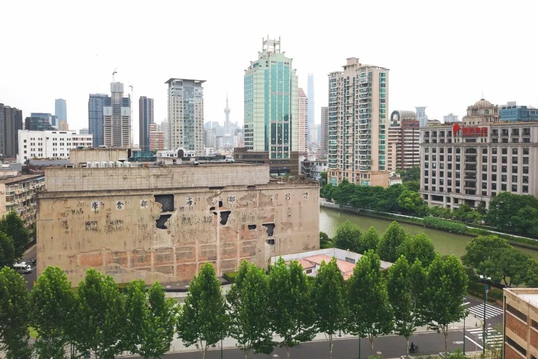 專訪《八佰》導(dǎo)演管虎：光有史實(shí)不足夠，還需一部分的詩(shī)意