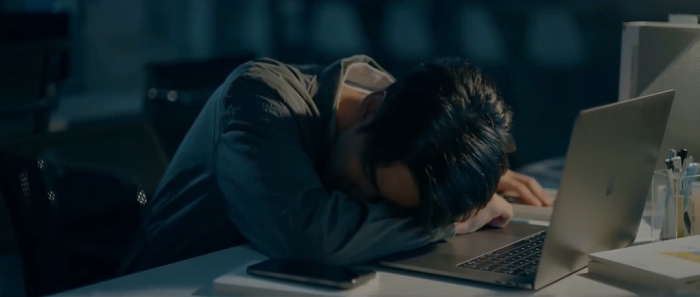 英國護膚品微電影《及時擁抱》，男友身上的女人味從何而來？