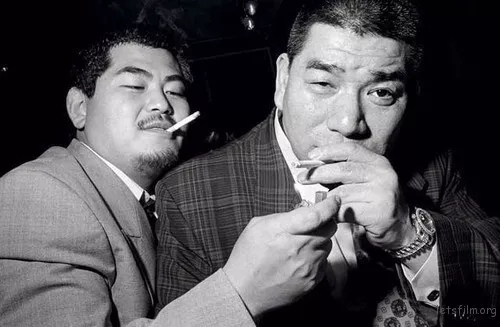 用生命在拍照！近距離拍攝黑幫的超狂攝影師