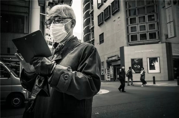 為了調(diào)色，要這樣處理黑白照片！