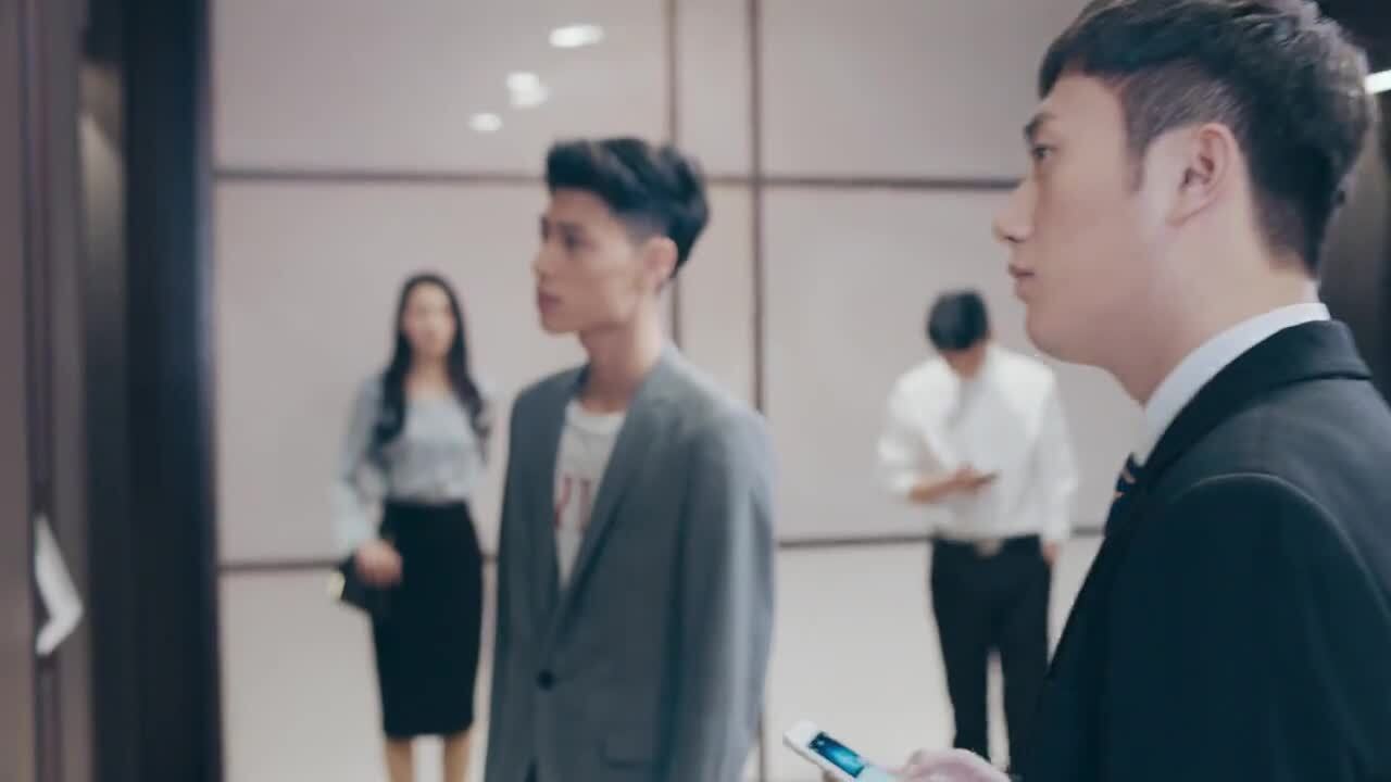 PEACEBIRD x COCA-COLA聯(lián)名系列廣告《快樂(lè)不需要你懂》