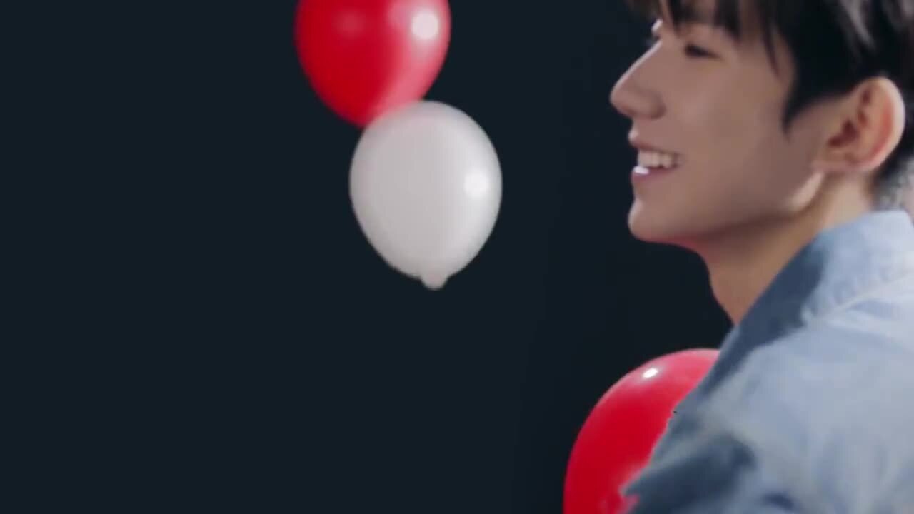 L'Oreal  唇釉廣告《活在當下》