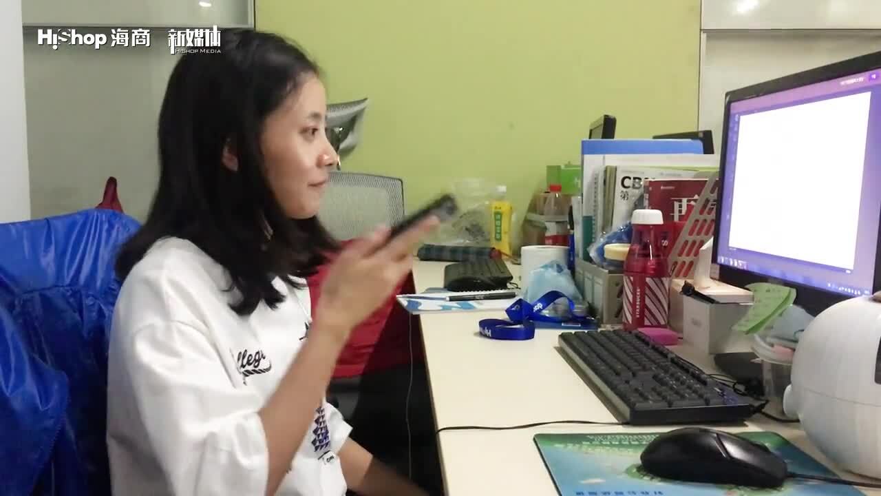 望見圓月時，心中只有歡喜沒有思念。