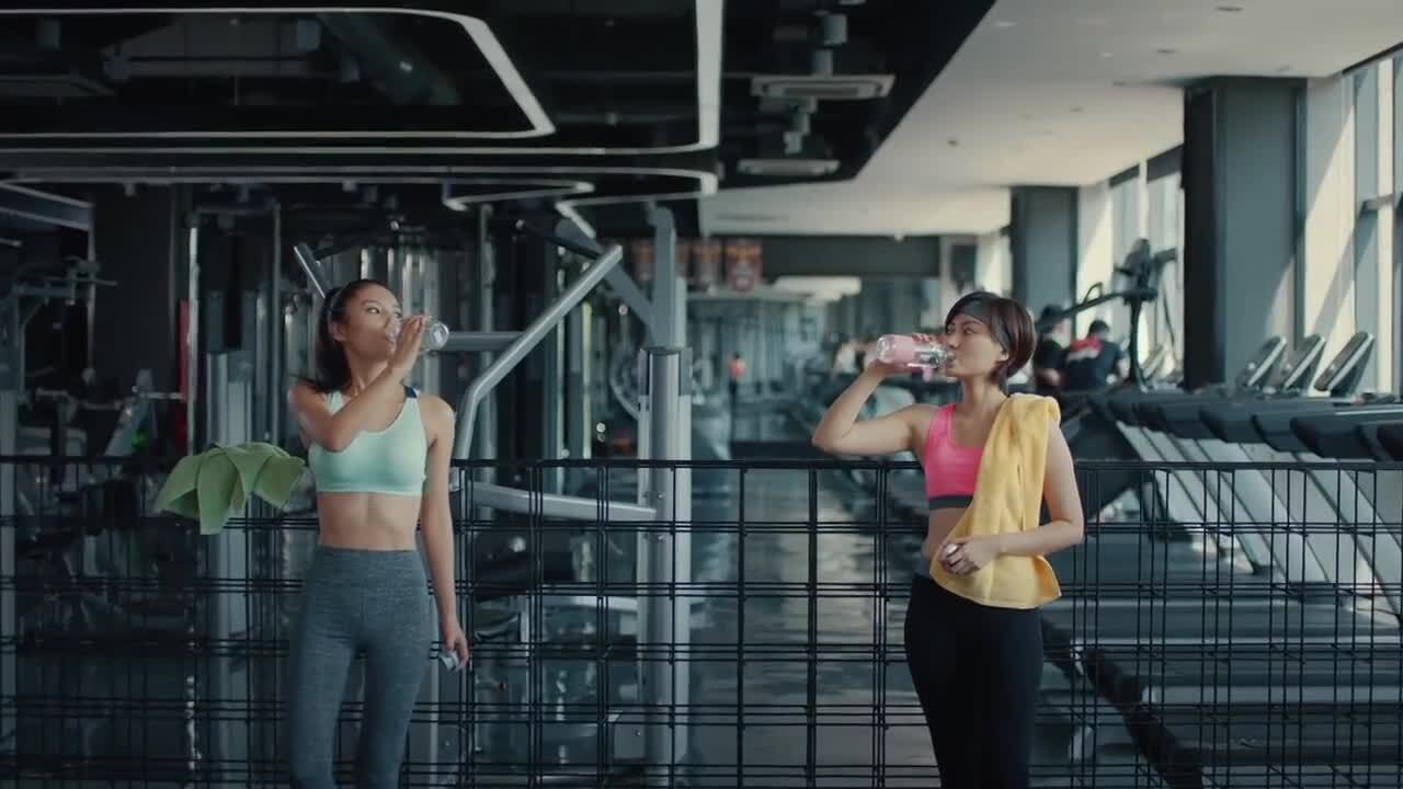 百雀羚彈性美學(xué)創(chuàng)意廣告《做個有彈性的女人》